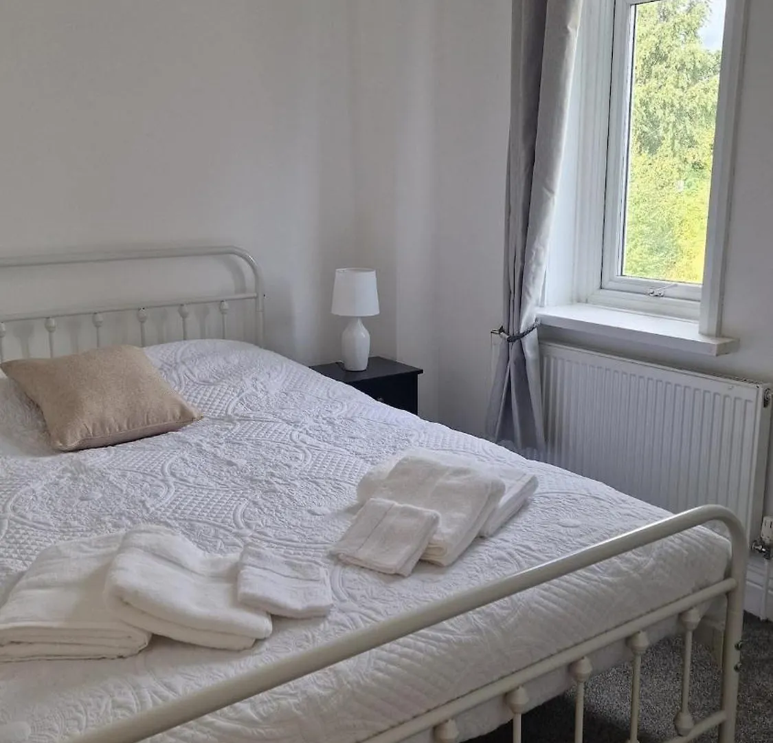 Cosy Home With Garden And Parking, Yorkshire Fox Retreat Mirfield 0*,  Verenigd Koninkrijk