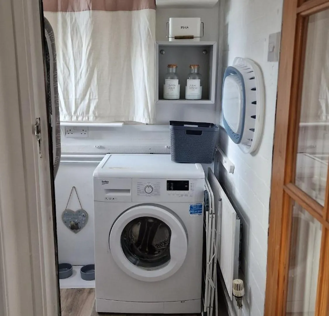 Cosy Home With Garden And Parking, Yorkshire Fox Retreat Mirfield 0*,  Verenigd Koninkrijk