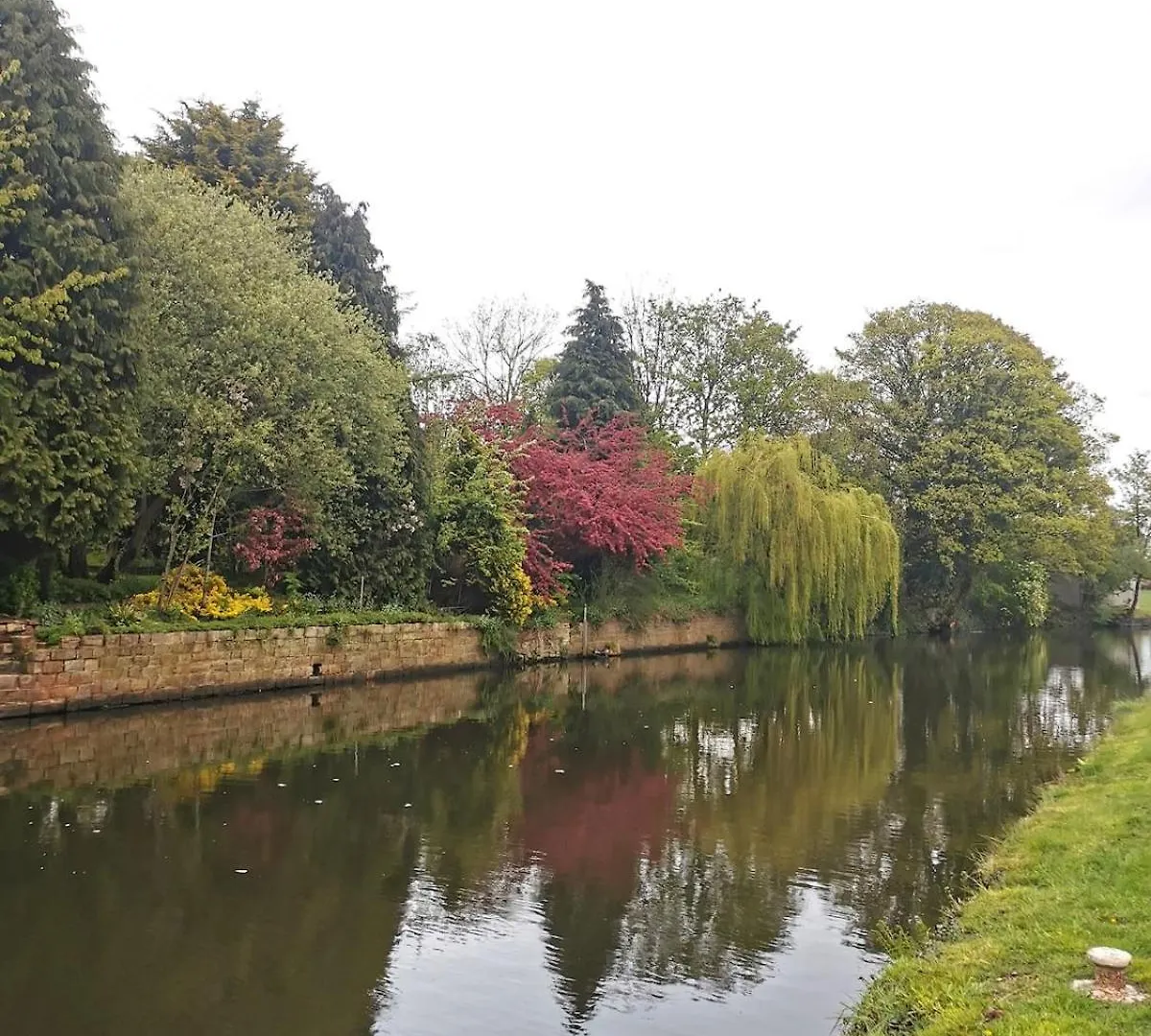Cosy Home With Garden And Parking, Yorkshire Fox Retreat Mirfield Appartement