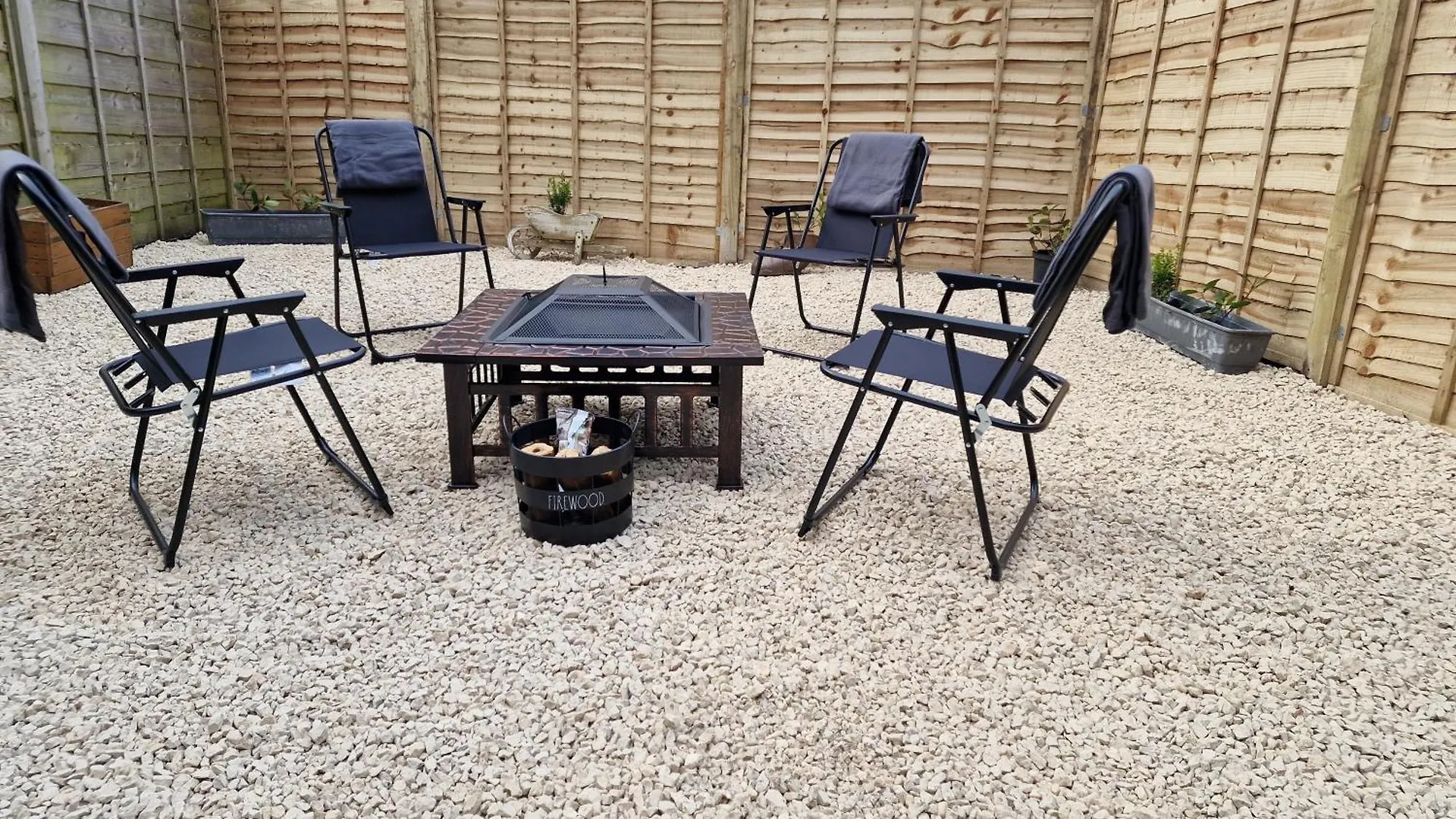 Cosy Home With Garden And Parking, Yorkshire Fox Retreat Mirfield