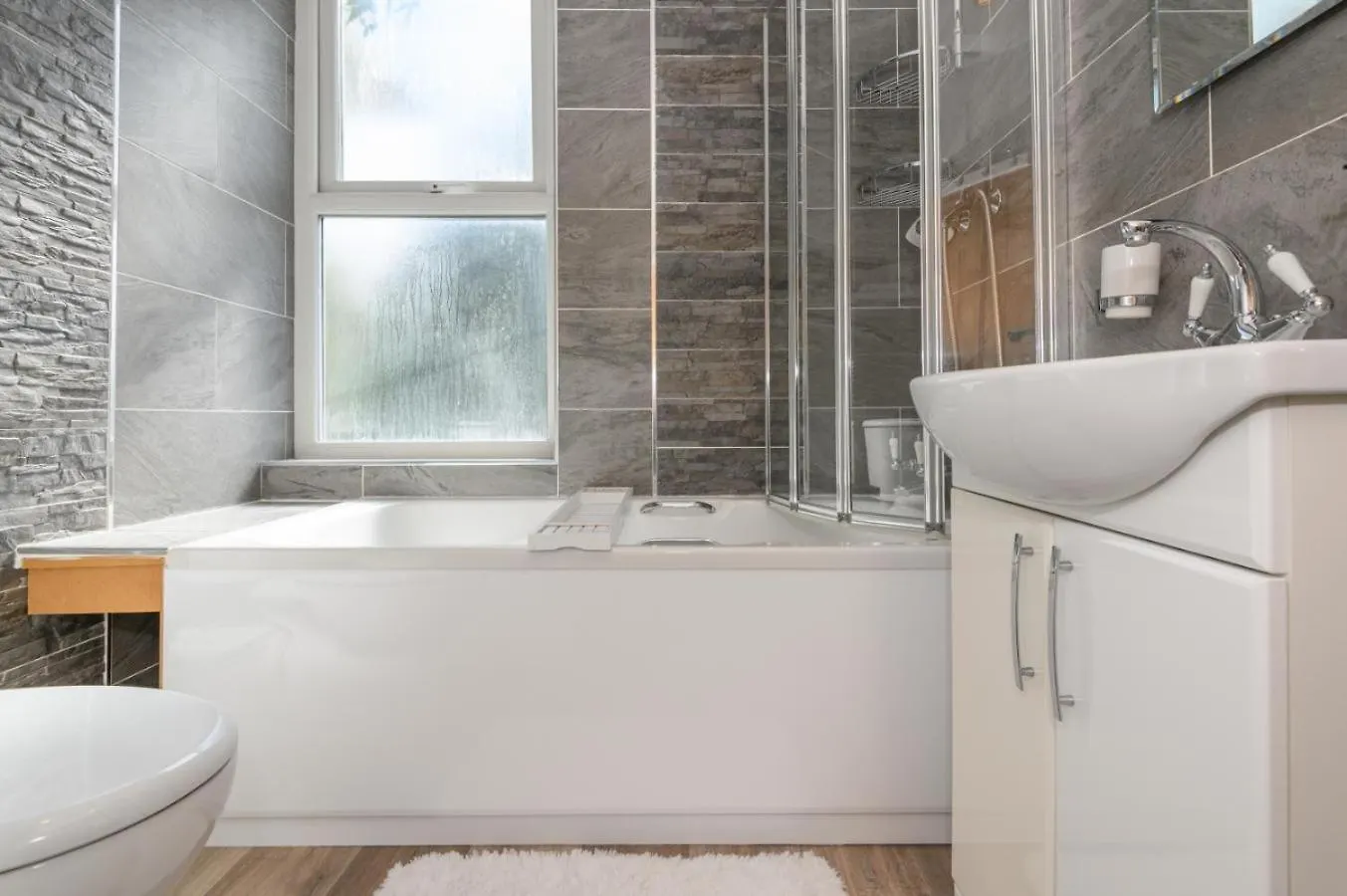 Cosy Home With Garden And Parking, Yorkshire Fox Retreat Mirfield 0*,