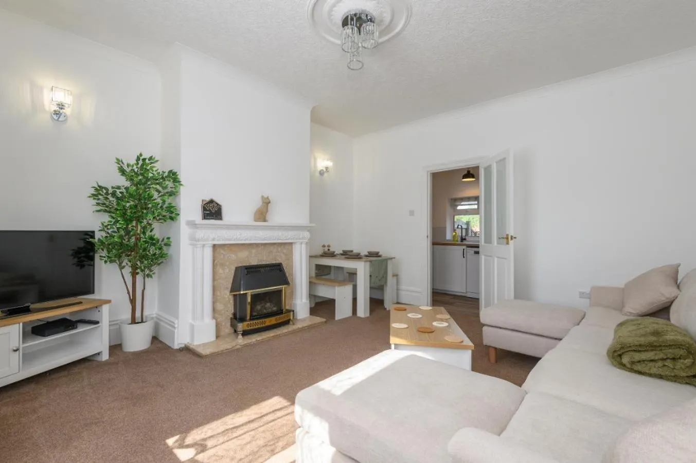 Cosy Home With Garden And Parking, Yorkshire Fox Retreat Mirfield
