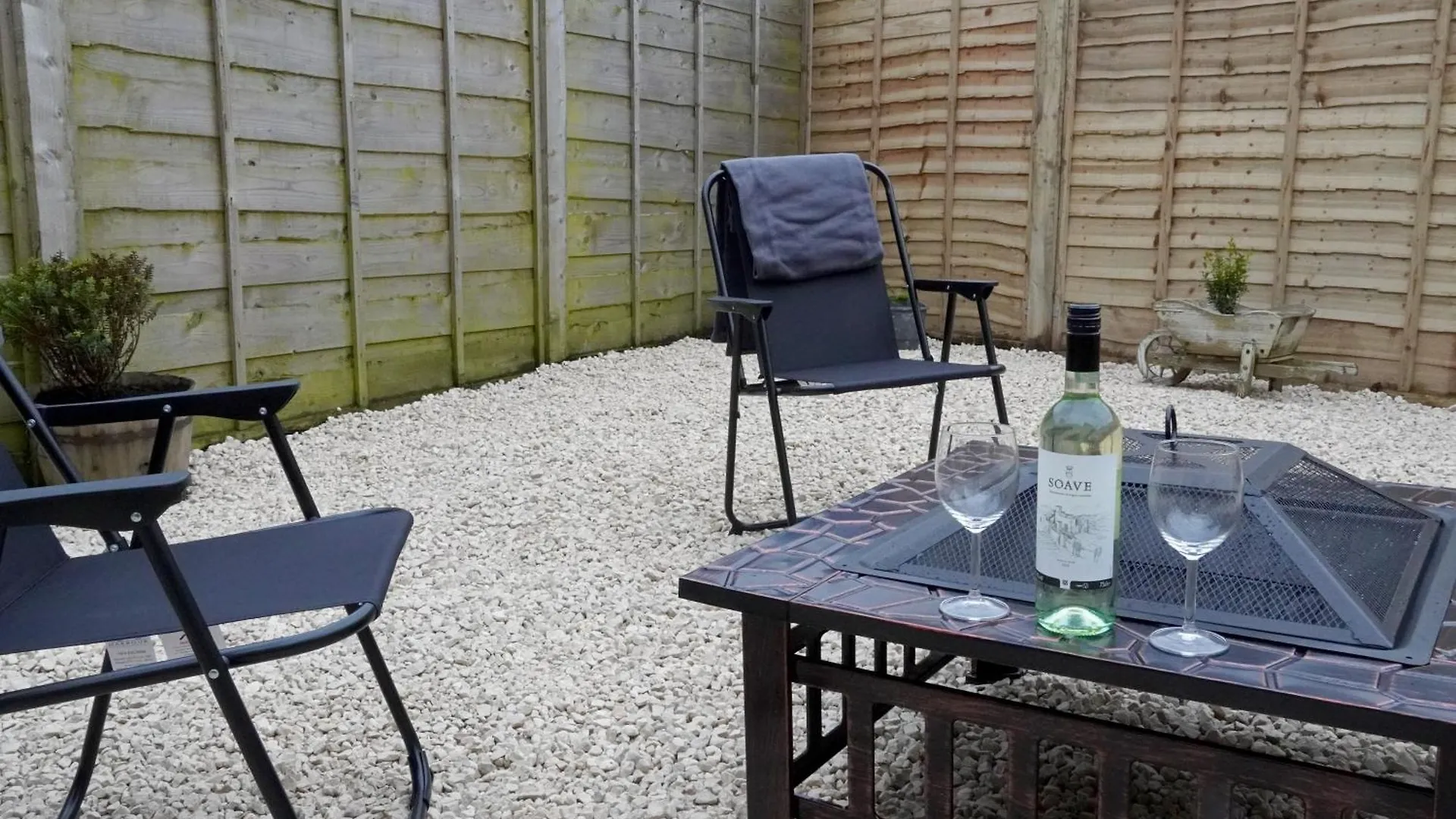 Cosy Home With Garden And Parking, Yorkshire Fox Retreat Mirfield Appartement