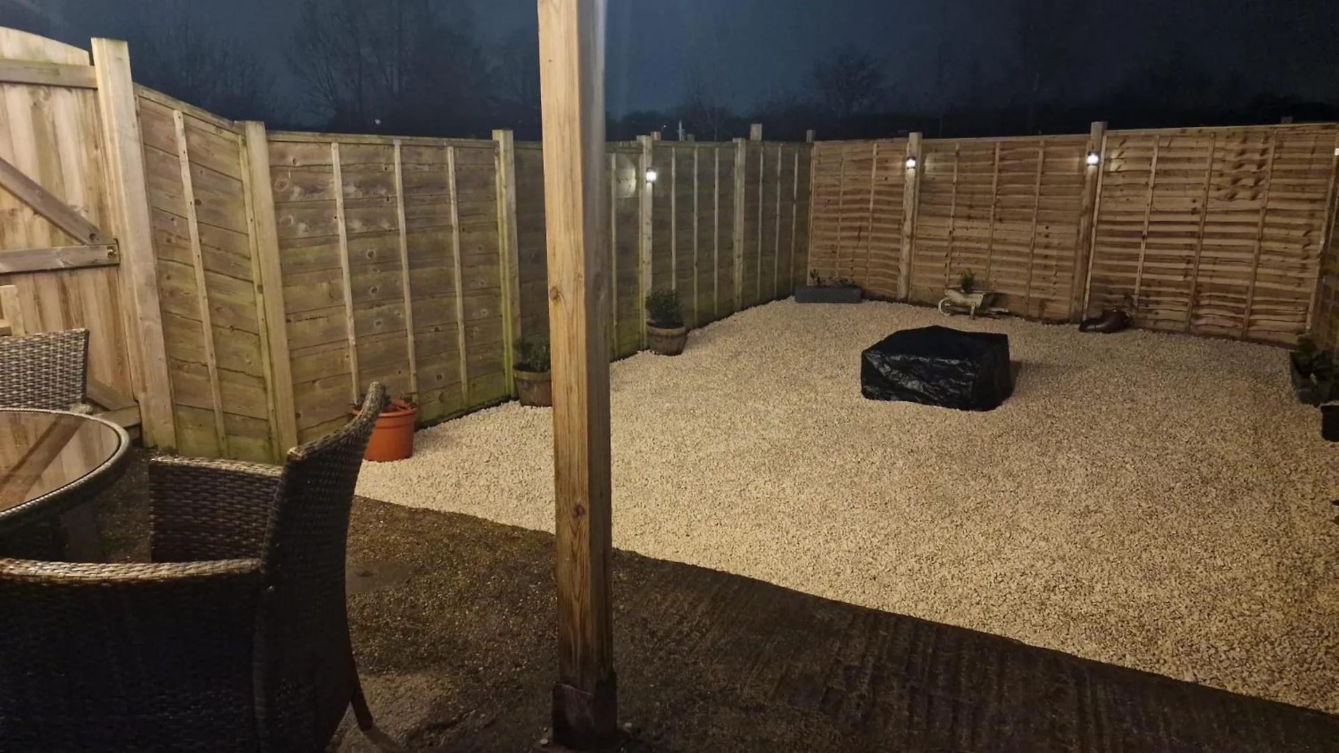 Cosy Home With Garden And Parking, Yorkshire Fox Retreat Mirfield
