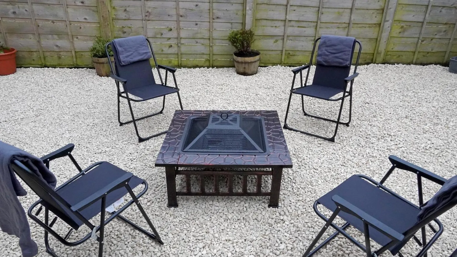 Cosy Home With Garden And Parking, Yorkshire Fox Retreat Mirfield